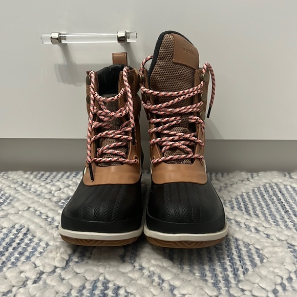Sorel boots - Picture 1 of 4